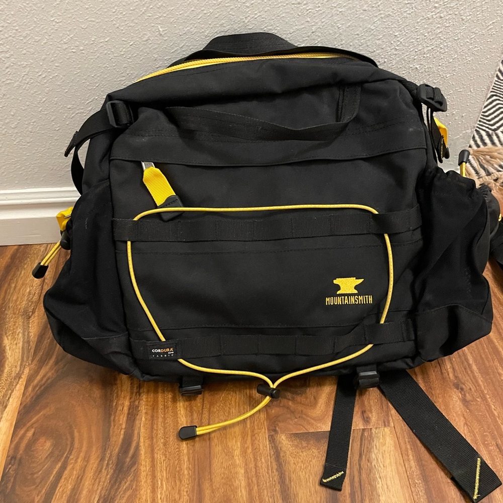 Mountainsmith Black and Yellow Lumbar Pack
